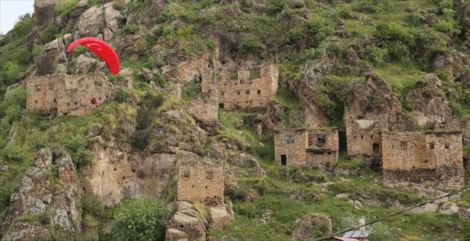 AKIN AKIN HAKKARİ´YE GELİYORLAR! TERÖR BİTTİ, HAZİNE ORTAYA ÇIKTI