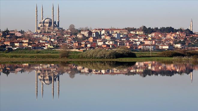 EDİRNE´DE TAŞKINDAN ETKİLENEN TARLALAR GÖLÜ ANDIRIYOR