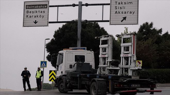 TAKSİM MEYDANI´NA ÇIKAN YOLLAR ARAÇ TRAFİĞİNE KAPATILDI