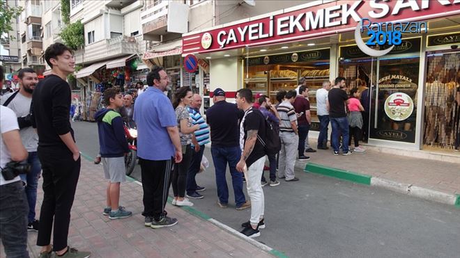 RAMAZANDA MAHALLEYİ BULUŞTURAN TATLI TELAŞ: ´RAMAZAN PİDESİ´