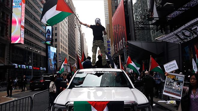 İSRAİL´İN GAZZE KATLİAMI NEW YORK´TA PROTESTO EDİLDİ