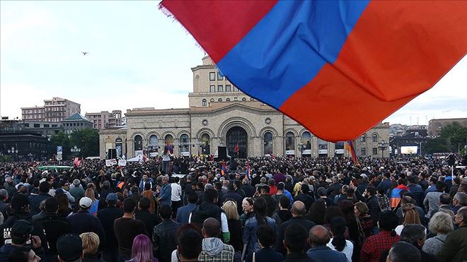 ERMENİSTAN´DA PROTESTOLAR DURUYOR