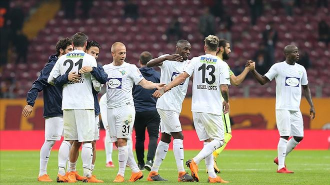 AKHİSAR İLK PEŞİNDE