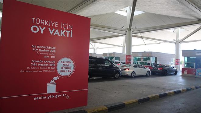 GÜMRÜK VE SINIR KAPILARINDA OY VERME İŞLEMİ DEVAM EDİYOR
