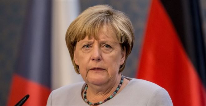 ALMANYA´DA MÜLTECİ ÇATLAĞI... ´MERKEL´İ TÜRKİYE MODELİ KURTARIR´