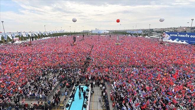 AK PARTİ´NİN BÜYÜK İSTANBUL MİTİNGİ´NE 1 MİLYON 300 BİN KİŞİ KATILDI