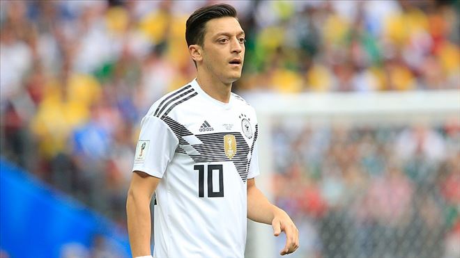 ALMAN MEDYASINDAN MESUT ÖZİL´E DESTEK