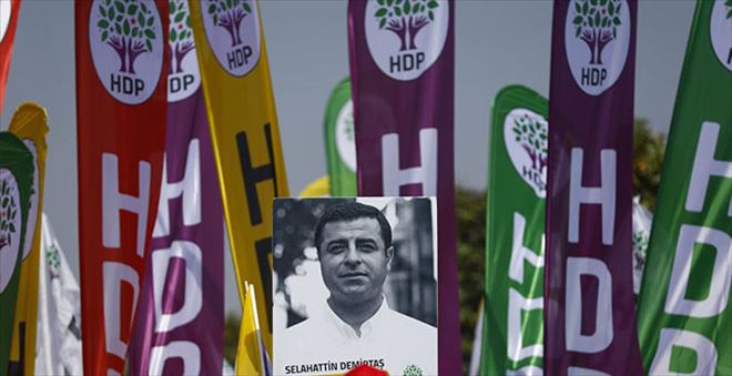 GÜNEYDOĞU´DA ÇUKUR KAZILAN YERLERDE HDP´NİN OYU DÜŞTÜ