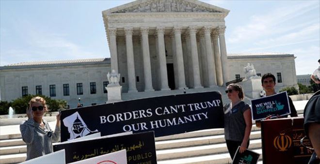 TRUMP´IN MÜSLÜMAN ÜLKELERE SEYAHAT YASAĞI KARARINA YÜKSEK MAHKEMEDEN ONAY!