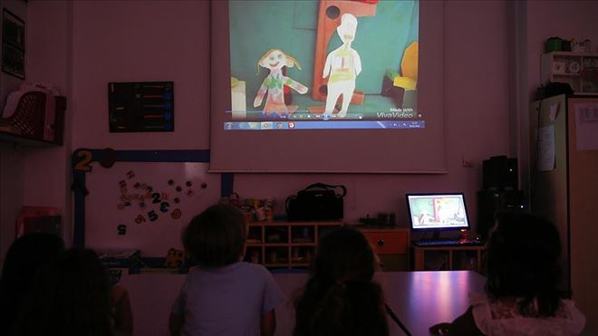 ANAOKULU ÖĞRENCİLERİ BAĞIMLILIĞA ÇİZGİ FİLMLE DİKKAT ÇEKİYOR