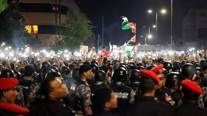 ÜRDÜN´DE PROTESTOLAR 7 GÜNDÜR DEVAM EDİYOR