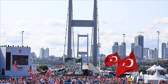 15 Temmuz Şehitler Köprüsü´ne yürüyüş başladı