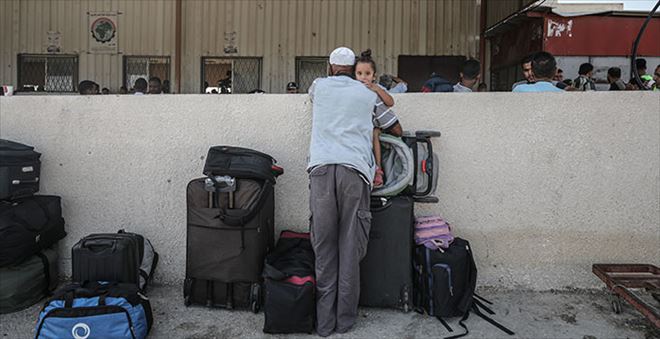 MISIR, REFAH SINIR KAPISI´NI YENİDEN AÇTI