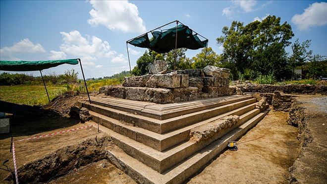 İLK KADIN BAŞKANIN ANIT MEZARI GÜN YÜZÜNE ÇIKARILIYOR