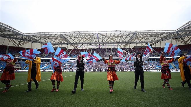 TRABZONSPOR KURULUŞUNUN 51. YIL DÖNÜMÜNÜ KUTLADI