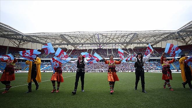 TRABZONSPOR KURULUŞUNUN 51. YIL DÖNÜMÜNÜ KUTLADI