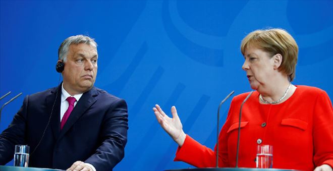 MERKEL ORBAN GÖRÜŞMESİNE ´İNSANLIK NEDİR´ TARTIŞMASI DAMGA VURDU