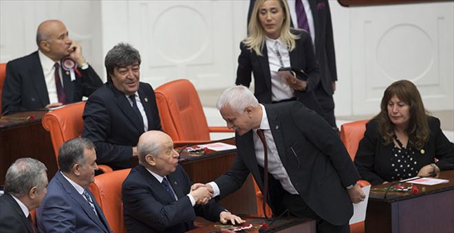 KORAY AYDIN´DAN SÜRPRİZ HAMLE... BAHÇELİYLE TOKALAŞTI