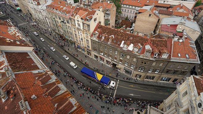 SREBRENİTSA KURBANLARI GÖZYAŞLARIYLA UĞURLANDI