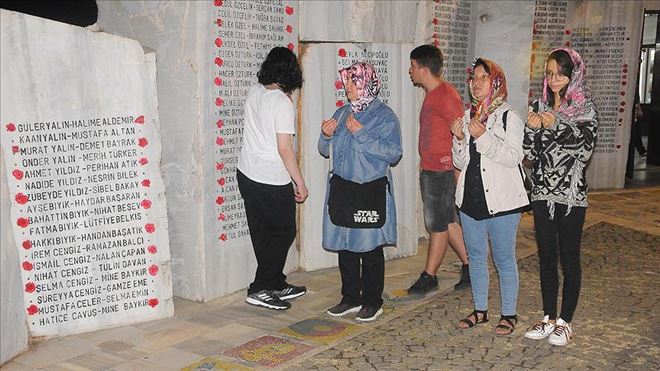 Marmara Depremi´nin 19. yılında hayatını kaybedenler anıldı