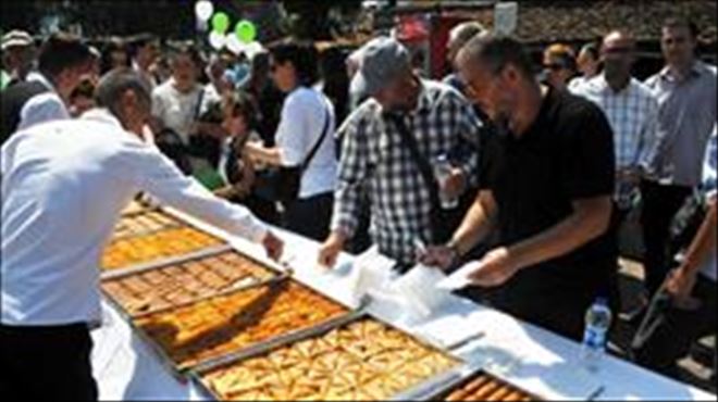 Sırbistan´da bayram sofrası kuruldu
