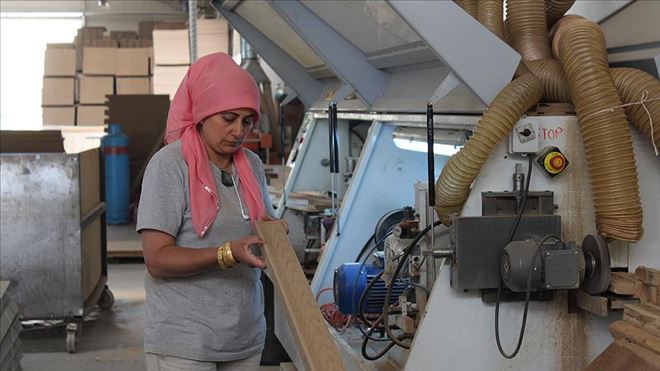 Kapı fabrikalarının kadın marangozları