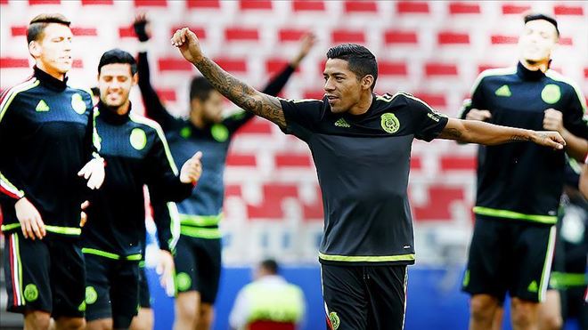 Marco Fabian, Fenerbahçe için İstanbul´a geldi