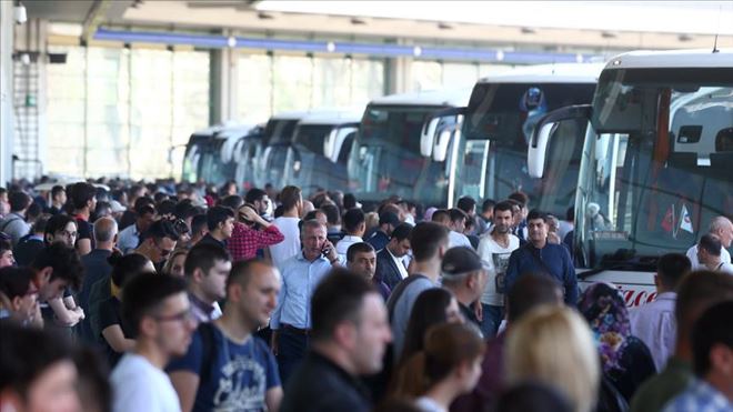 TÜRKİYE BAYRAMDA YOLLARA DÜŞTÜ