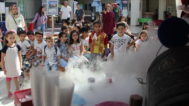 1245 ÇOCUK AZOTLA DONDURMA YAPTI