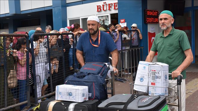 TRABZON´DA İLK HACI KAFİLESİ DÖNDÜ