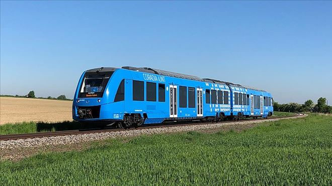 DÜNYANIN İLK HİDROJEN ENERJİLİ TRENİ HİZMETE GİRDİ