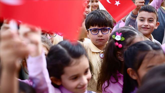 GENÇ NÜFUSUN İYİ, SAĞLIKLI VE HAYIRLI BİR ŞEKİDE EĞİTMESİ GEREK? TÜRKİYE´NİN ÖĞRENCİ SAYISI 143 ÜLKENİN NÜFUSUNU AŞTI