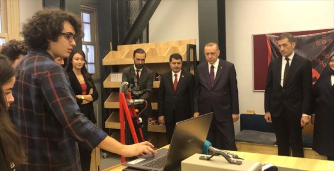 KABATAŞ LİSESİ ROBOTİK KULÜBÜ´NDEN ERDOĞAN´A SUNUM