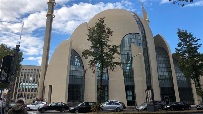 CUMHURBAŞKANI ERDOĞAN´IN AÇILIŞINI YAPACAĞI CAMİDE HAZIRLIKLAR SÜRÜYOR