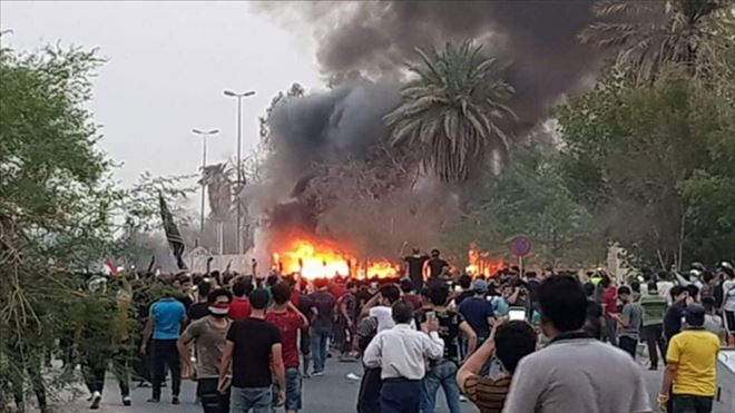 BASRA - VALİLİK BİNASI ATEŞE VERİLDİ: 5 ÖLÜ