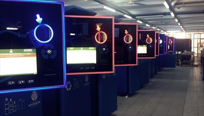 İBB´DEN YENİ UYGULAMA: PET ŞİŞEYİ GETİRENİN İSTANBULKART´INA YÜKLEME YAPILACAK!