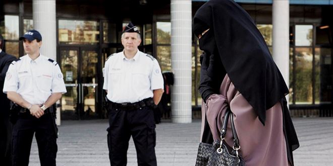 BELÇİKA´DA İSLAMOFOBİK SALDIRILARIN HEDEFİNDE KADINLAR VAR!