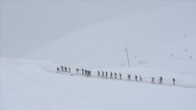 Hakkari´de 2 bin 800 rakımlı bölgeye doğa yürüyüşü