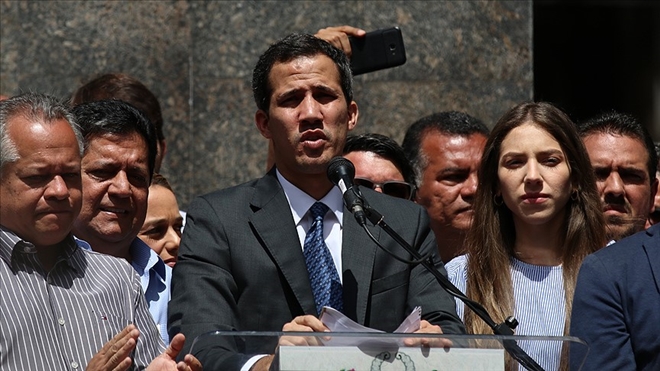 Guaido, Maduro´yu devirebilmek için askerlerle görüşüyor