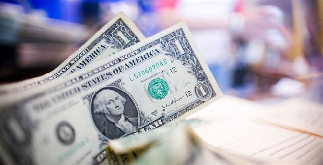 Gece saatlerinde 5.88´i gören dolar güne 5,45 seviyelerinde başladı