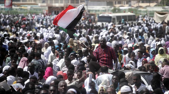 Sudan´da halka cumhurbaşkanlığı sarayına yürüme çağrısı