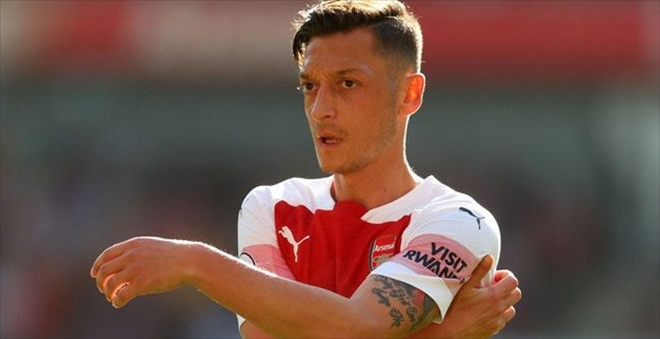 Mesut Özil´den Kabe örtüsüyle paylaşım