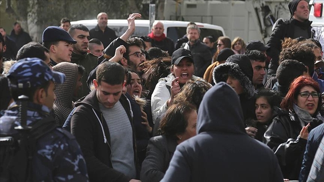 Beytüllahim´de Patrik 3. Theophilos protestosu