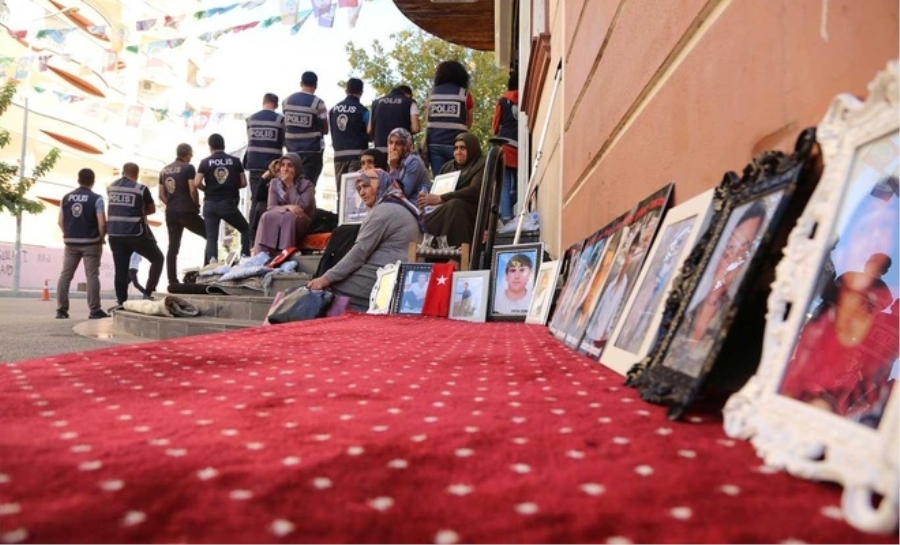 ÇOCUKLARI DAĞA KAÇIRILAN AİLELERİN EYLEMİ 30’UNCU GÜNÜNDE