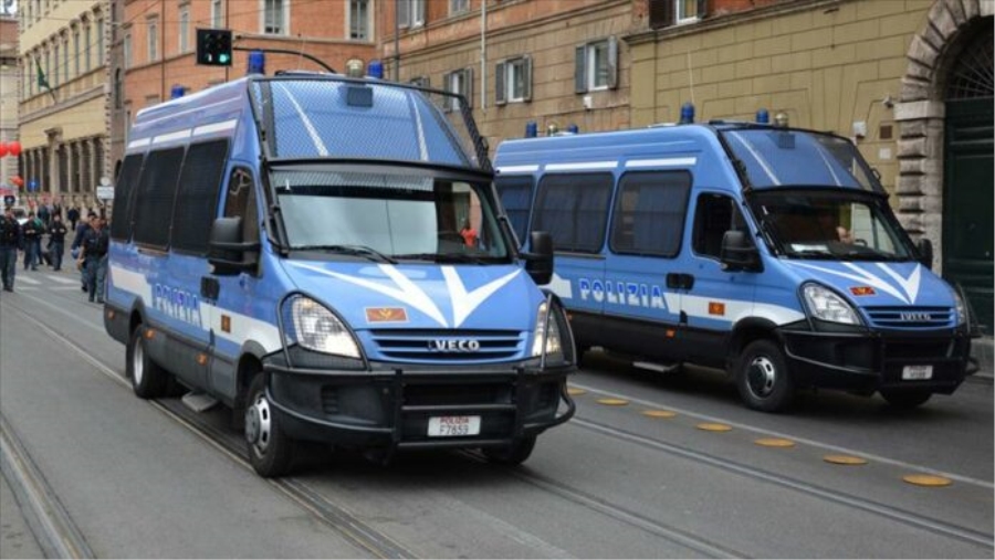 Emniyet Müdürlüğü önünde silahlı saldırı.. 2 polis öldü