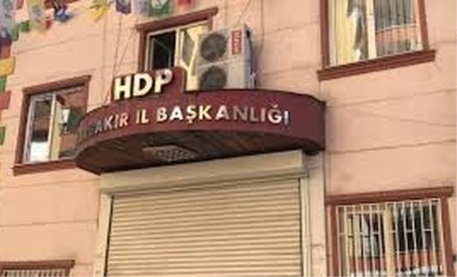 HDP, DİYARBAKIR İL BİNASI KEPENK İNDİRDİ