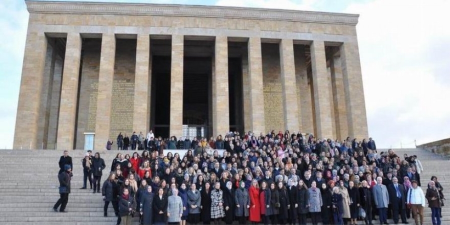  AK PARTİLİ KADIN VEKİLLER CAHİLİ GELENEĞİ BU YIL DA AKSATMADI!