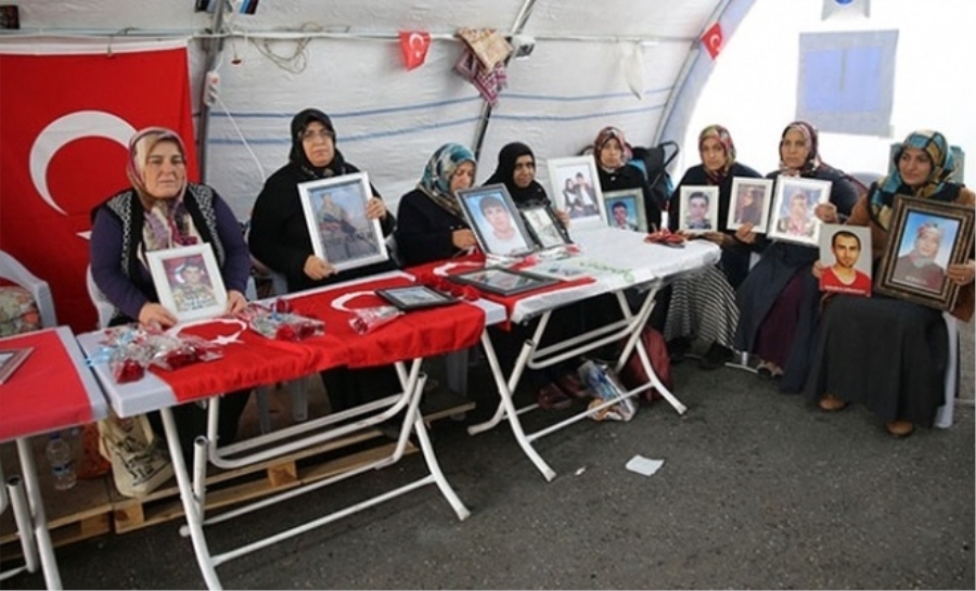 DİYARBAKIR ANNELERİNİN EVLAT NÖBETİ 98’İNCİ GÜNÜNDE: BU YOLA BAŞ KOYDUK