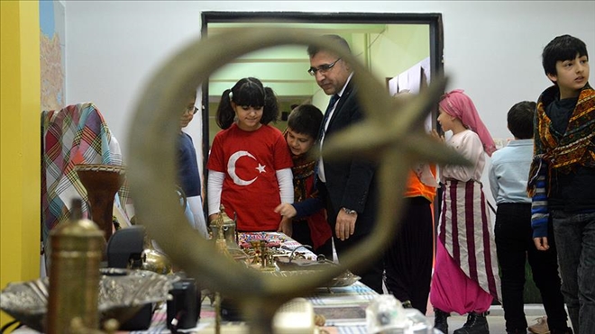 Öğretmen çift 40 yıl biriktirdikleri eşyalardan sergi açtı