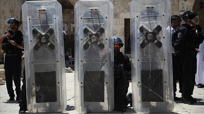 İsrail polisi Mescid-i Aksa´nın tüm kapılarını kapattı